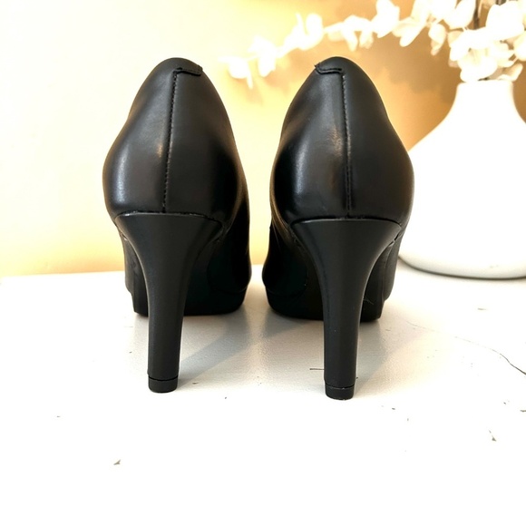 Collection by Clarks Ambyr Joy Black Leather Pump with Platform Size 6.5 NWOB - Picture 5 of 13
